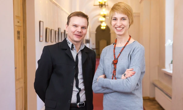 Vilniaus universiteto technologijų perdavimo specialistai Monika Kavaliauskė ir Justinas Baužys teigia, kad universitete plinta išradimų komercializavimo kultūra. 
Juditos Grigelytės (VŽ) nuotr.
