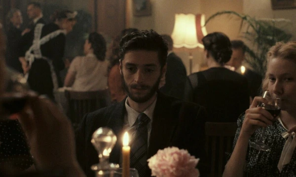 Kadras iš filmo „Poetas“.