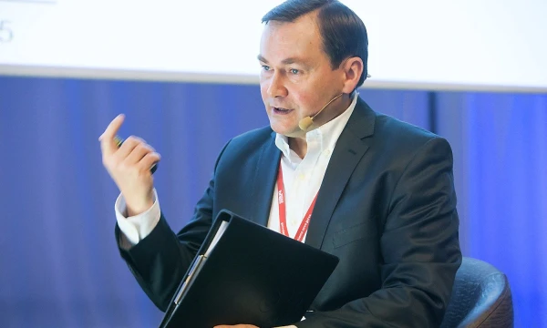 Sistemos mažina lankstumą. Todėl organizacija turi labai sąmoningai stebėti procesus, diskutuoti ir nuolat keistis taip, kad neperlenktų lazdos nė į vieną pusę: per daug sistemų arba per daug lankstumo ir chaoso. dr. Virginijus Kundrotas, „Adizes Institute“ (JAV) vadovas Lietuvai. Juditos Grigelytės (VŽ) nuotr.

