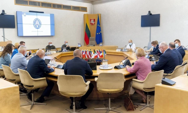 Premjerė I. Šimonytė susitiko su parlamentinių partijų atstovais aptarti migrantų krizės sprendimo būdus. Laimos Penek (Vyriausybės kanceliarija) nuotr. 