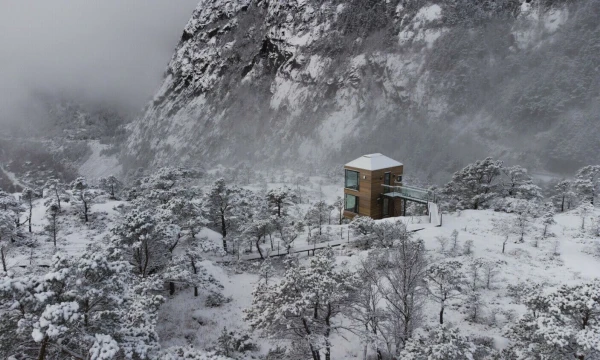 Namelis idealiam miegui Norvegijos vakarinėje pakrantėje, Lysefjordene. „Bolder“ projektas. „Scanpix“ nuotr.