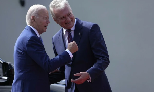 JAV prezidentą J. Bideną pasitiko Lietuvos vadovas G. Nausėda. Susan Walsh (AP Photo / Scanpix) nuotr.