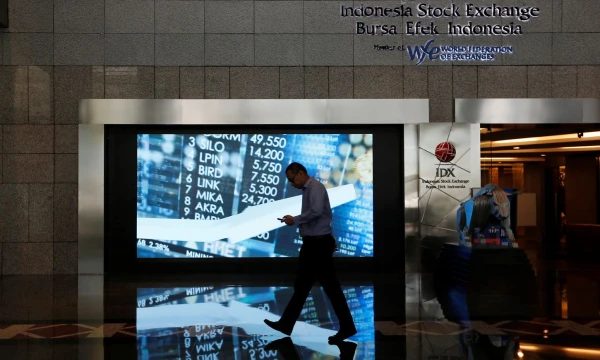 A man walks past screen at the Indonesia Stock Exchange building in Jakarta, Indonesia, September 6, 2018. REUTERS/Willy Kurniawan