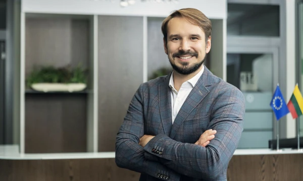 „AIF III fondas mažmeniniams investuotojams siūlo galimybę praplėsti investicinį portfelį instrumentu, kuris iki šiol jiems nebuvo prieinamas“, – sako Vaidotas Rūkas, „SB Asset Management“ vadovas. Bendrovės nuotr.