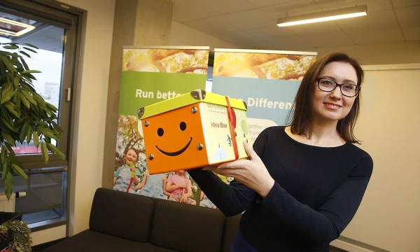 Deimantė Blagnienė, „Storebrand Baltic“ žmogiškųjų išteklių partnerė: „Mus kaip įmonę gal net kiek nustebino tai, kad tokia aktyvi darbuotojų socialinė veikla smarkiai padidina jų lojalumą bendrovei.“ VLADIMIRO IVANOVO (VŽ) NUOTR. 