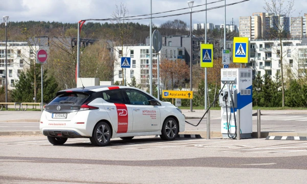 Juridiniai asmenys suformuoja didžiąją dalį Lietuvos elektromobilių rinkos. Juditos Grigelytės (VŽ) nuotr.