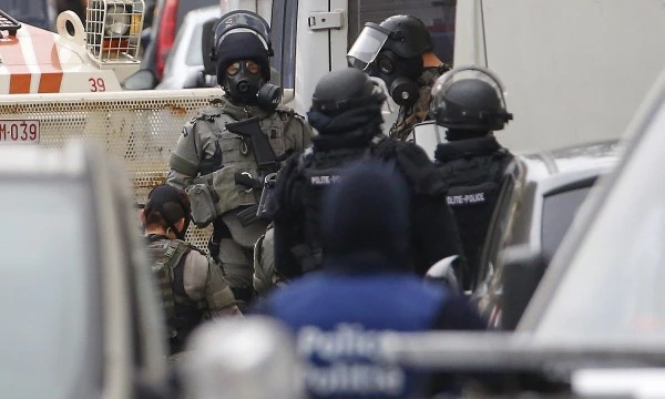 Per pirmadienio reidus Briuselio Molenbeeko rajone nauji įtariamieji nebuvo sulaikyti.  Yveso Hermano („Reuters“ / „Scanpix“) nuotr.       