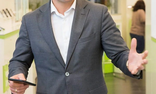 Pranas Kuisys, telekomunikacijų UAB „Bitė Lietuva“ valdybos narys ir vykdomasis direktorius: „Mobiliojo ryšio operatorių – tokių, kokie buvo iki šiol, – ateityje tiesiog nebeliks, jie taps daugybės įvairių integruotų paslaugų teikėjais.“
Juditos Grigelytės (VŽ) nuotr.