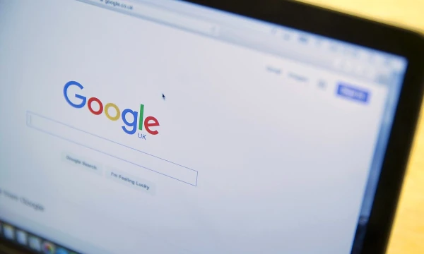 Vien asmeniniams kompiuteriams skirtų interneto naršyklių kategorijoje „Chrome“ užima apie 56% rinkos. Neilo Hallo („Scanpix“/„Reuters“) nuotr.