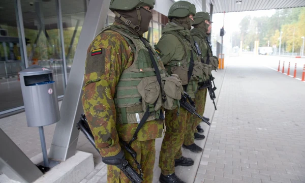 Lietuvos kariai Latežerio pasienio kontrolės punkte su Baltarusija. Juditos Grigelytės (VŽ) nuotr.