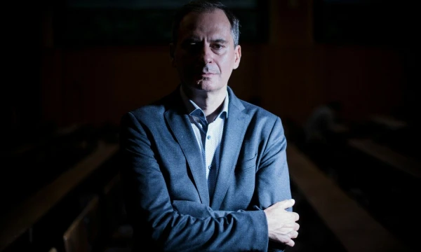 Christo Grozevas, bulgarų tiriamosios žurnalistikos žurnalistas, „Bellingcat“ vadovas. 2022 m. rugsėjo 5 d. Julien de Rosa (AFP / „Scanpix“) nuotr.