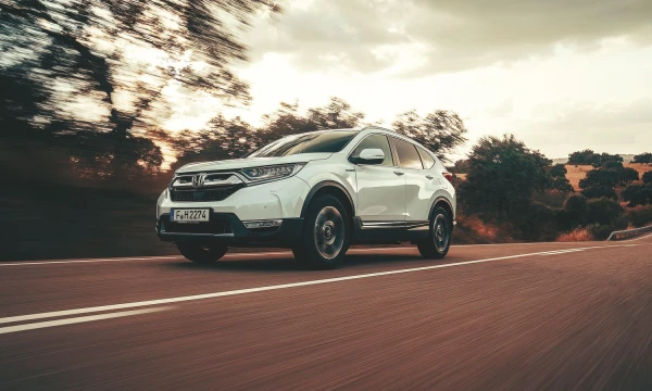 Naujutėlė hibridinė pavaros sistema kainuoja per 4.000 Eur, bet šią sumą galima pateisinti. „Honda Motor Co.“ nuotr.