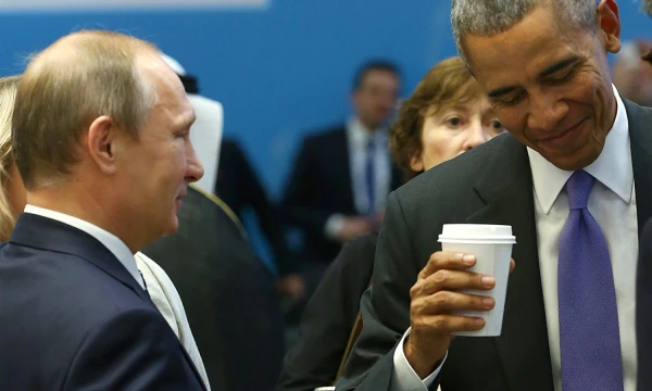 U.S. President Barack Obama (R) chats with Russia's President Vladimir Putin prior to a working session at the Group of 20 (G20) leaders summit in the Mediterranean resort city of Antalya, Turkey, November 16, 2015. REUTERS/Kayhan Ozer/Pool 