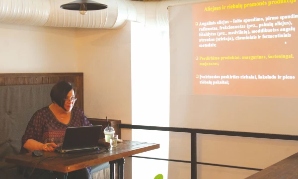 „Visiems sakau ir sakysiu, kad mums, lietuviams, reikia naudoti sėmenų aliejų“, – sako maisto technologė prof. Dainora Gruzdienė. Monikos Pietarytės nuotr.
Mokslininkai, gamintojai, pirkėjai turi skirtingą nuomonę, kas yra geriausias aliejus. „Scanpix“ nuotr. 