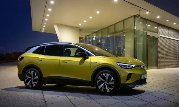 Elektrinis „Volkswagen ID.4“ taiko į populiarų krosoverių segmentą. „Volkswagen AG“ nuotr.