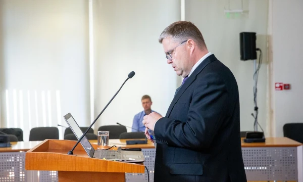 Vito Vasiliausko teigimu, pagrindinės ECB palūkanų normos nesikeis, kol infliacija prognozuojamu laikotarpiu užtikrintai neartės prie mažesnio negu 2 proc., bet jam artimo lygio. Juditos Grigelytės (VŽ) nuotr.