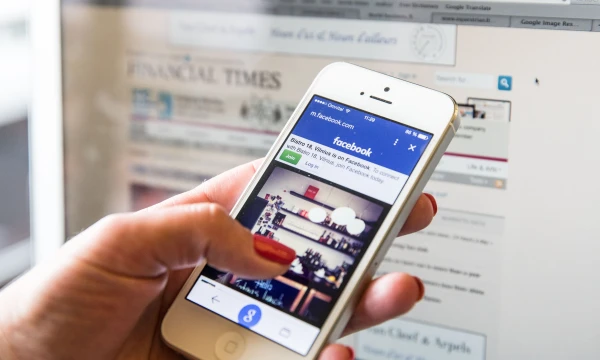 Išmanieji telefonai tampa pagrindine priemone naujienoms skaityti: šiais metais pirmą kartą išmaniuosiuose telefonuose bus perskaityta daugiau nei 50% naujienų srauto. JUDITOS GRIGELYTĖS (VŽ) NUOTR. 