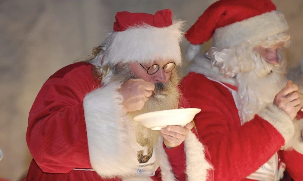 Persivalgymo maratonui pasibaigus, vištienos sultinys puikiausiai tiks lengvai pereinant nuo sotaus maisto į įprastą maitinimosi ritmą. 
 „Scanpix“ nuotr. 