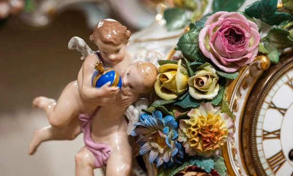 Lietuvos nacionalinio dailės muziejaus Laikrodžių muziejuje veikia paroda „Porceliano dailės magija“. LNDM nuotr. 