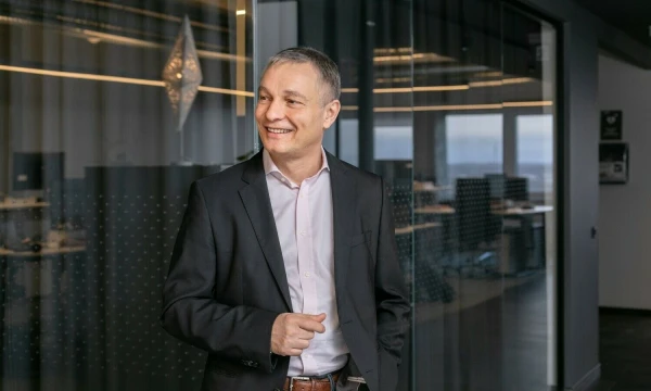 Noelis Crameris, GENERAL FINANCING BANKO vykdomasis direktorius.