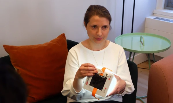 Anna Stork, viena iš saulės energija įkraunamo šviestuvo „LuminAID“ įkūrėjų. Gabijos Sabaliauskaitės (VŽ) nuotr.
