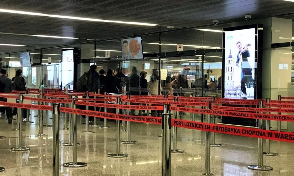 Stendas Varšuvos Šopeno oro uoste, kviečiantis aplankyti Vilnių.
valstybinio turizmo departamento nuotr.