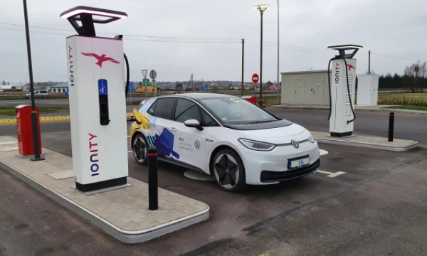 Palengva brendusi elektromobilių revoliucija pasiekė lūžio tašką. Lino Butkaus (VŽ) nuotr.