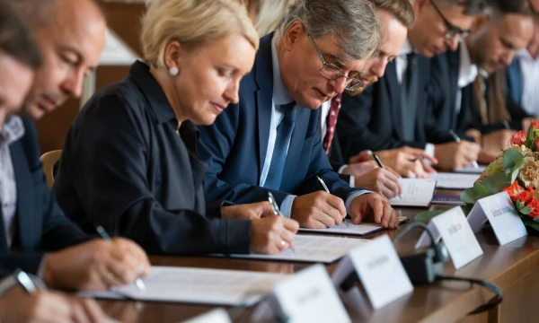 Protokolo su MIT pasirašymo akimirka. Lietuvos mokslo tarybos nuotr.