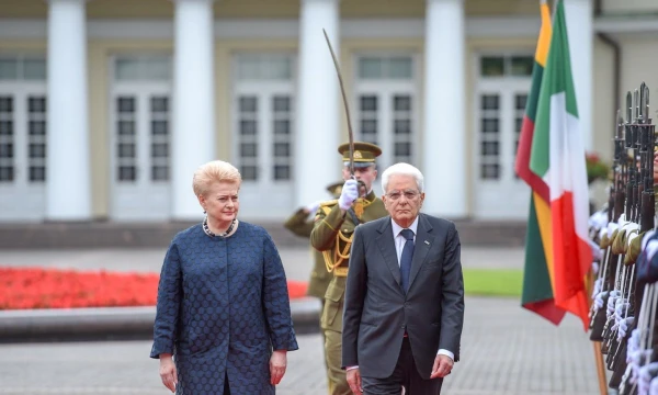 Prezidentė Dalia Grybauskaitė pasitiko su valstybiniu vizitu į Lietuvą atvykusį Italijos prezidentą Sergio Mattarellą. Roberto Dačkaus (Prezidento kanceliarija) nuotr. 