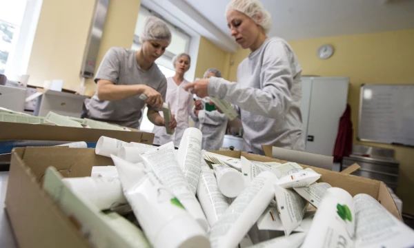 „BIOK laboratorija“ tikisi, kad netrukus Kinijos parduotuvių lentynose atsiras Lietuvoje pagamintos dantų pastos „Ecodent“. 
 Juditos Grigelytės (VŽ) nuotr.