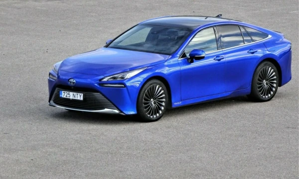 Antrosios kartos „Mirai“ – kasdieniam naudojimui puikiai pritaikytas solidus automobilis. Lino Butkaus (VŽ) nuotr.