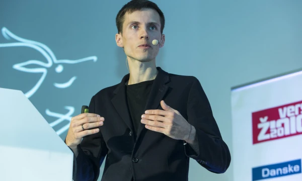 Domantas Užpalis, UAB „Mulate“ direktorius, atkreipia dėmesį, kad šokolado gamyba pasaulyje auga geometrine progresija, įrangos poreikis didėja, todėl įmonė imasi naujos veiklos. Juditos Grigelytės (VŽ) nuotr.