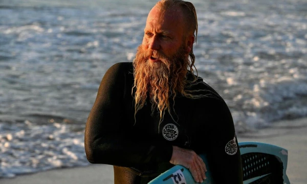 Blake'as Johnstonas, buvęs Australijos profesionalus banglentininkas, pagerino pasaulio rekordą plaukiant banglente. AFP / „Scanpix“ nuotr.