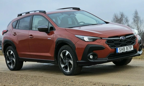 „Crosstrek“ išsaugojo savo pirmtakų stiliaus ir valdymo savybių bruožus. Lino Butkaus (VŽ) nuotr.