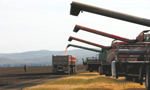 Rusų grūdininkai peni ir trąšų, ir agrotechnikos įmones. IlJOS NaIMUŠINO („Reuters“ / „Scanpix“) nuotr. 