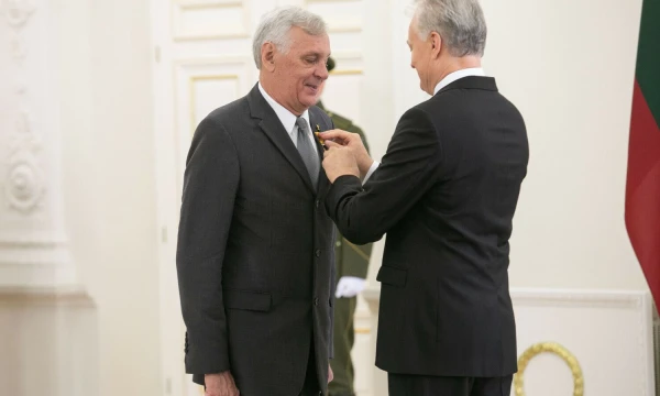 Robertas Žulpa dar šių metų liepos mėnesį Prezidentūroje apdovanotas kunigaikščio Gedimino ordino Karininko kryžiumi. Roberto Riabovo (BNS) nuotr.