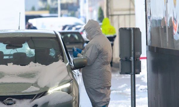 Mobilus koronaviruso patikros punktas Vilniuje. Juditos Grigelytės nuotr.