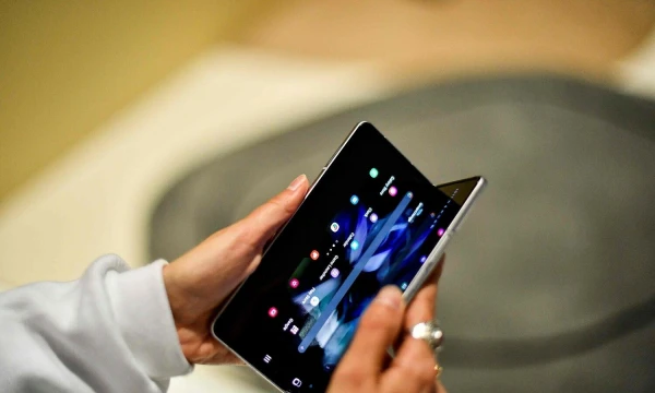 „Samsung Galaxy Z Fold“ telefonas. Pau Barrena (AFP / „Scanpix“) nuotr.