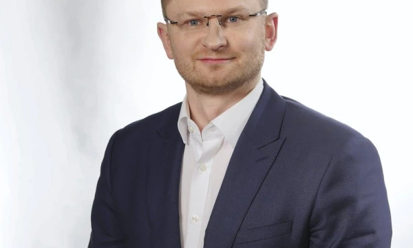 „WINT law firm“ partneris, advokatas dr. Pranas Švedas sako, kad valstybė turi paramos verslui priemones, reikia tik jas kuo greičiau įgyvendinti, lengvinant ir naikinant reikalavimus. Taisyklė „duoti, o ne drausti“ turėtų tapti naujo požiūrio į verslą, kaip į partnerį, pagrindu.
