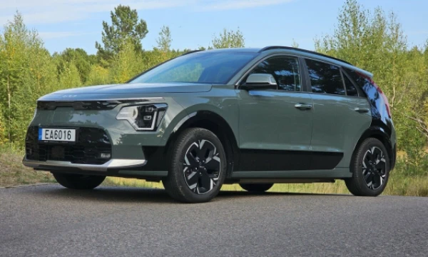 Antros kartos „e-Niro“ yra kiek didesnis, erdvesnis ir solidesnis už savo pirmtaką. Lino Butkaus (VŽ) nuotr.