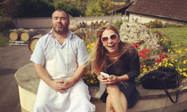 „Man normalu ir suprantama, kad žemės darbai yra planuojami pagal Mėnulio fazes, nes tai artima gamtos ritmams“, – sako vyno žurnalistė, someljė, spalvinga asmenybė Caroline Hennry. Asmeninio archyvo nuotr.  