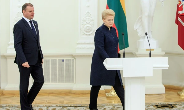 Prezidentė Dalia Grybauskaitė su premjeru Sauliumi Skverneliu tarsis dėl dviejų ministrų paskyrimo. Vladimiro Ivanovo (VŽ) nuotr.