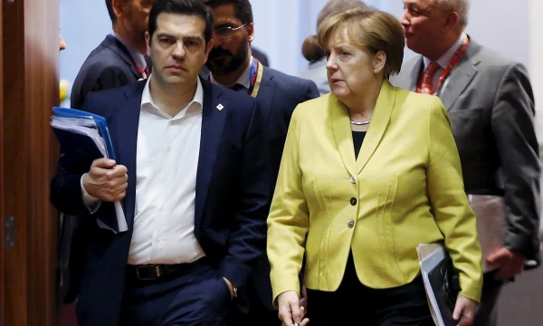 Alexis Tsipras, Graikijos premjeras, ir Angela Merkel, Vokietijos kanclerė. Francois Lenoiro („Reuters“ / „Scanpix“) nuotr. 