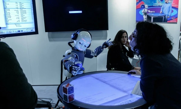 Vis dar tenka griauti mitus ir raminti darbuotojus, kad robotai neatims iš jų darbo vietos. Vladimiro Ivanovo (VŽ) nuotr.