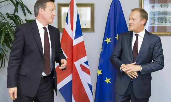Britų premjeras Davidas Cameronas (kairėje) ir Donaldas Tuskas, Europos tarybos pirmininkas. Julien Warnand („Reuters“ / „Scanpix“) nuotr.