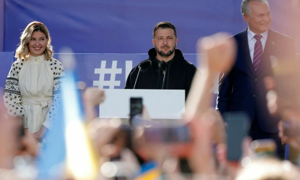 Volodymyras Zelenskis, pakeliui į Lukiškių aikštę. Oddo Anderseno (AFP / „Scanpix“) nuotr.