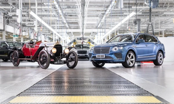 Ypatinga proga: šalia aplinkai draugiškiausio „Bentley“ modelio „Bentayga Hybrid“ – pirmasis gamintojo automobilis XP 2.