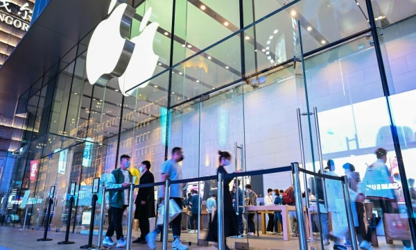 „Apple“ parduotuvė Šanchajuje. Hectoro Retamalo („AFP / „Scanpix“) nuotr.