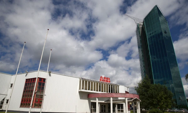 ABB pastatas domintų NT plėtotoją „Hanner“, jis greta turi biuro pastatą – vadinamąjį „pieštuką“. Dėl pirkimo buvo kalbėta prieš metus, tačiau Arvydo Avulio, „Hanner“ valdybos pirmininko, teigimu, pardavėjo tada pasiūlyta kaina pasirodė „ne visai adekvati“. 
Vladimiro Ivanovo (vž) nuotr.