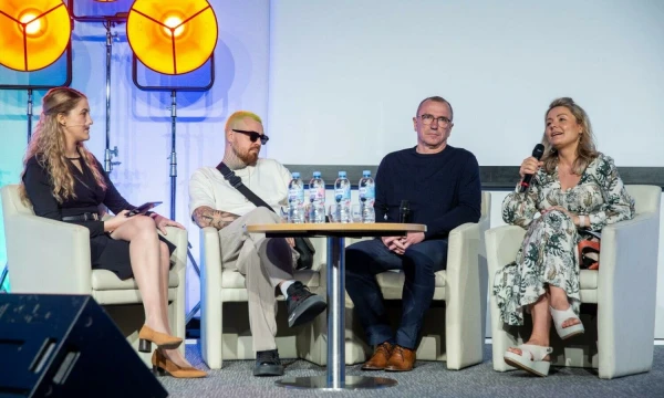 Iš kairės: Liucija Zubrutė, „Verslo žinių“ vyr. redaktoriaus pavaduotoja, Robertas Kalinkinas, dizaineris, mados namų „Robert Kalinkin“ įkūrėjas, Petras Narbutas, „Narbutas International“ vadovas, ir Beata Nicholson, prekės ženklo „Beatos virtuvė“ įkūrėja. Vladimiro Ivanovo (VŽ) nuotr.